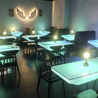 Table de bar commerciale pour café en plein air KTV avec éclairage LED lumineux et chaise de bar, plateau de table carré moderne en plastique