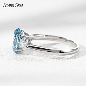 Bague de fiançailles trois pierres en or blanc 10 carats, diamant bleu de laboratoire ovale 2,5 carats, certifiée IGI Starsgem - Product Image 4
