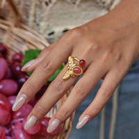Bague ouverte réglable de style victorien J&D, en acier inoxydable, avec agate rouge, abeille et pierre cabochon, bijou statement inspiré de la nature