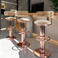 Tabouret de bar moderne et durable en métal cannelé, avec assise rembourrée en velours, hauteur de comptoir, base ronde, repose-pieds, pour hôtel, bistrot, bar à domicile