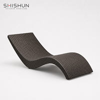 Chaise longue de plage en rotin moderne de luxe pour l'extérieur, idéale pour le bord de la piscine, la terrasse, le jardin, le balcon, la villa, le resort, pour se détendre au soleil