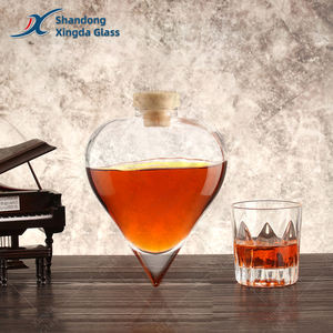 Bouteille en verre personnalisée <span class=keywords><strong>de</strong></span> haute qualité 500 ml pour spiritueux, vodka, whisky, <span class=keywords><strong>rhum</strong></span>, liqueur, avec bouchon en liège, tequila, gin super flint, bouteille en forme <span class=keywords><strong>de</strong></span> cœur - Product Image 1