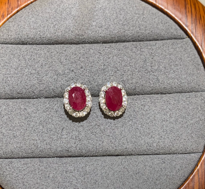 Pendientes blancos