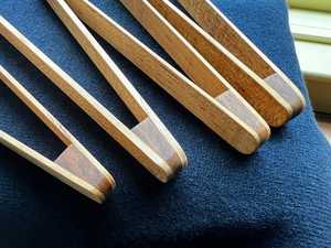 Pinces en bois pour la cuisine, le service et la manipulation des aliments, fabriquées en bois naturel lisse et durable pour la maison - Product Image 5