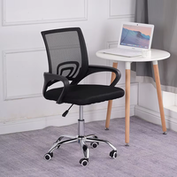 Chaise de bureau minimaliste à dossier mi-haut en maille avec base chromée, respirante, ergonomique, avec roulettes pivotantes et accoudoirs, idéale pour les petites pièces et salles d'étude