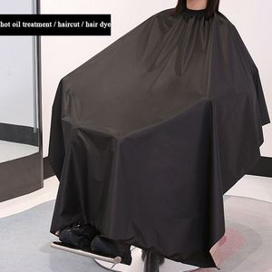 Capa de Salón Negra con Logotipo Personalizado al por Mayor, Capa de Barbero de Poliéster, Delantal Profesional para Cortar el Cabello - Product Image 2