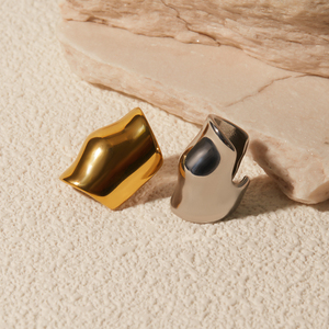 <span class=keywords><strong>Ear</strong></span> <span class=keywords><strong>Cuff</strong></span> J&D Design Minimalista y Moderno <span class=keywords><strong>de</strong></span> Acero Inoxidable Plateado con Baño <span class=keywords><strong>de</strong></span> <span class=keywords><strong>Oro</strong></span> PVD <span class=keywords><strong>de</strong></span> 18K - Product Image 2