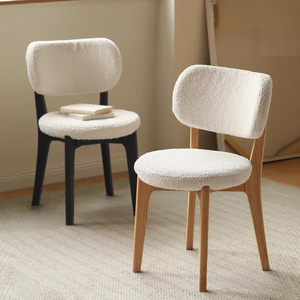 Nordic Simples Madeira Sólida Cadeira De Jantar Branco Soft Bag Stool para Bedroom Dressing <span class=keywords><strong>Dining</strong></span> Room Furniture - Product Image 1