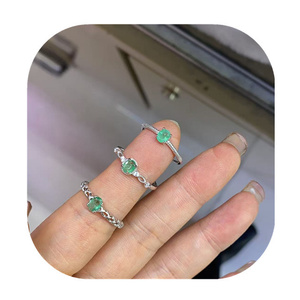 Anelli Premium Regolabili <span class=keywords><strong>in</strong></span> <span class=keywords><strong>Argento</strong></span> Sterling 925 con Cristalli di Smeraldo Naturale Terapeutico a Forma di Cerchio da Regalo - Product Image 1