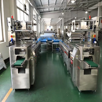 Machine d'emballage automatique multifonction Biscuit Gâteau de lune Oeuf Roll Cracker Cookie Chocolat Plateau Chargement Ligne d'emballage