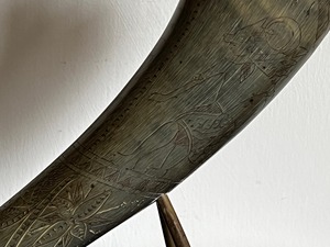 Cuerno Vikingo Tradicional para Beber con Acabado Rústico para Eventos Temáticos Medievales y Fiestas de Disfraces al Mejor Precio - Product Image 3