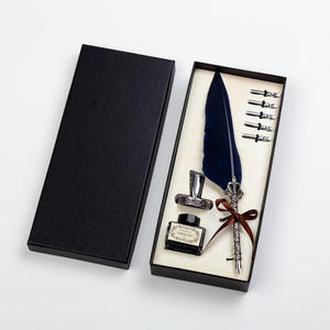 Ensemble de stylos à plume en plumes d'oie de couleur unie avec base gravée et pointes en acier inoxydable - Cadeau créatif pour mariage, remise de diplôme - Product Image 6