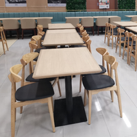 Tables et chaises en bois de meubles commerciaux modernes dinant l'ensemble pour le restaurant