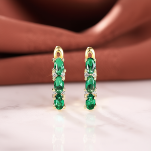 Orecchini Huggie di lusso in oro 18 carati con gemma verde taglio ovale e montatura a griffe per donna, gioielli da festa E3830 - Product Image 2