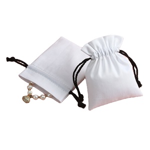 Bolsa de Muselina Orgánica Natural con Logotipo Personalizado Impreso en Algodón, Bolsa de Regalo de Navidad para Joyería, Bolsa de Almacenamiento para Collares, Pendientes y Anillos - Product Image 1