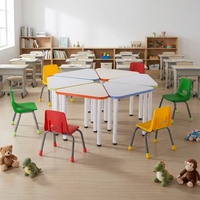 Meubles de crèche modernes et colorés populaires, bureau et table d'étude pour enfants en MDF avec chaises en plastique, caractéristiques de sécurité pour une utilisation scolaire