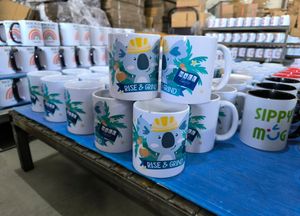 <span class=keywords><strong>Tazza</strong></span> di natale personalizzato sublimazione in bianco <span class=keywords><strong>tazza</strong></span> di natale 11Oz 15Oz bianco porcellana nera <span class=keywords><strong>tazza</strong></span> di caffè in <span class=keywords><strong>ceramica</strong></span> tazze da tè <span class=keywords><strong>con</strong></span> logo - Product Image 4