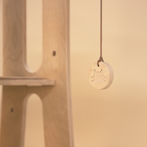 Maison d'intérieur multi-niveaux en bois massif, design moderne et luxueux, avec arbre à chat et griffoir, et conception de villa pour animaux de compagnie - Product Image 4