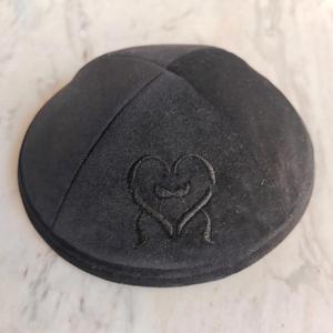 Kipá de terciopelo personalizado, regalos de boda judíos étnicos, Bar Mitzvah, Kipot del judaísmo con logotipo bordado, <span class=keywords><strong>sombrero</strong></span> Yarmulke <span class=keywords><strong>Kipa</strong></span> Yarmulka - Product Image 1
