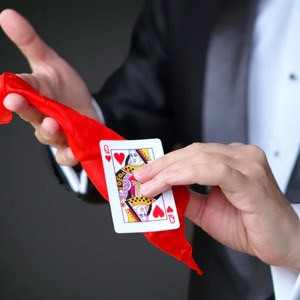 Kit <span class=keywords><strong>de</strong></span> tours <span class=keywords><strong>de</strong></span> <span class=keywords><strong>magie</strong></span> personnalisé comprenant 6 tours classiques : la bouchée <span class=keywords><strong>de</strong></span> monnaie, le changement <span class=keywords><strong>de</strong></span> couleur, la soie qui disparaît, la bague <span class=keywords><strong>de</strong></span> pouce, les chaînes, et <span class=keywords><strong>des</strong></span> objets <span class=keywords><strong>de</strong></span> <span class=keywords><strong>magie</strong></span> lumineux - Product Image 5