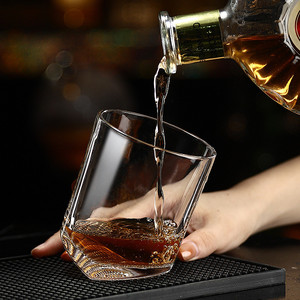 Vente en gros de <span class=keywords><strong>verres</strong></span> <span class=keywords><strong>à</strong></span> whisky inclinables, <span class=keywords><strong>verres</strong></span> <span class=keywords><strong>à</strong></span> liqueur, gobelet en verre, tasse <span class=keywords><strong>à</strong></span> <span class=keywords><strong>verres</strong></span> d'orge - Product Image 4
