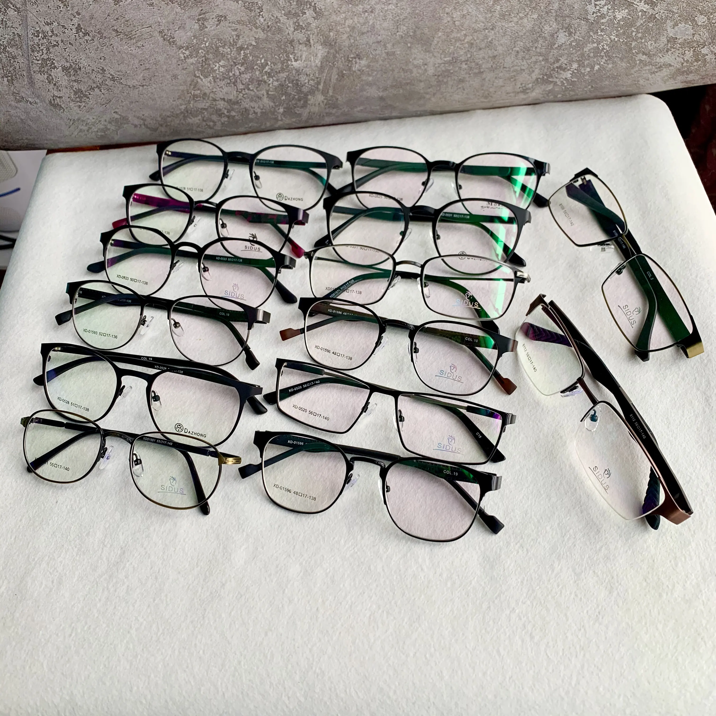 Lunettes optiques pour hommes et femmes, cadres de verres en métal, logo personnalisé imprimé, bon marché en ligne, prêt à l'emploi,