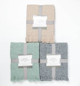 Manta Premium Barcelona <span class=keywords><strong>Hebra</strong></span> Texturizada, Manta de Moda para Llevar, 125x150cm, Tejido Suave y Acogedor para una Decoración Elegante del Hogar - Product Image 1