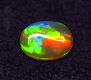 Opale de haute qualité multi-feu, cabochon, pierre précieuse naturelle en vrac, Rajasthan Z. R. GEMS JEWELLERY, ovale 16.6x12.4x6.4mm, 7.10 carats pour - Product Image 1
