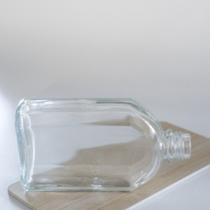 250ml Botella de vidrio vacía Vodka Gin Rum Whisky Botella de café <span class=keywords><strong>con</strong></span> tapa de metal de tornillo para venta de bebidas a granel - Product Image 4