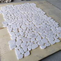 Mosaïque de galets en marbre blanc naturel, finition polie et vieillie, carreaux de pierre irréguliers pour murs de salle de bain, sols, douches et crédences de cuisine
