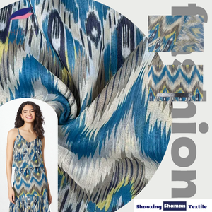 Tissu géométrique 100 % polyester 60 g/m² en gros, bleu électrique, lignes métalliques dorées en zigzag, ultra-transparent, entoilage - Product Image 1