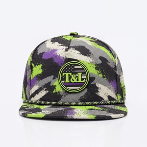 Casquette de golf unisexe verte camouflage néon et violette, imperméable, avec patch PVC, cordon et fermeture snapback, 5 panneaux, perforée et respirante, pour activités de plein air - Product Image 2