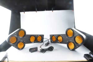 Signes de <span class=keywords><strong>camion</strong></span> magnétiques à commande sans fil 30 W Feux d'avertissement en forme de flèche LED Nouvel état Montés sur véhicule Arrow Board Trail - Product Image 6