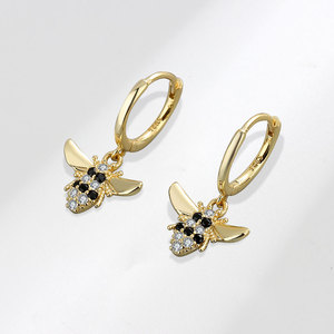 2025 Nova De Alta Qualidade Por Atacado Moda De Luxo Impermeável Estilo Retro Único Bumblebee Pingente Brincos Popular Jóias - Product Image 1