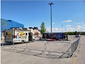 Vendita calda della fabbrica in acciaio zincato recinzione di sicurezza stradale portatile per il controllo della folla barricate pedonali barriera di controllo della folla - Product Image 4