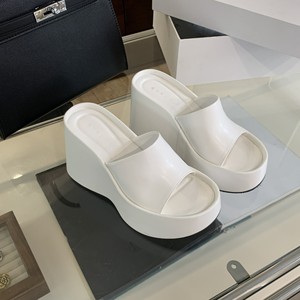 Nouvelles sandales compensées à plateforme pour <span class=keywords><strong>femme</strong></span>, style été 2026, à bout ouvert et bride unique, idéales pour la plage - Product Image 1