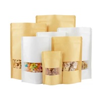 Op maat gemaakte logo Kraft papieren staande ziplock zak voor voedselverpakkingen met venster voor noten, snoep en gedroogd fruit