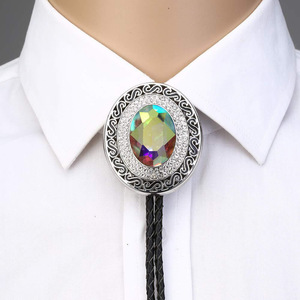 Bijoux rétro, bijoux de personnalité, créatif, réglable, cordon en corde, bolo tie, ovale, émeraude verte, jade, pendentif, bolo tie - Product Image 1