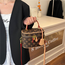 <span class=keywords><strong>Bolso</strong></span> de Mano de Alta Gama con Cadena y Diseño Geométrico en Cuero PU, <span class=keywords><strong>Bolso</strong></span> de Hombro Cruzado para Fiesta, Elegante y de Calidad para <span class=keywords><strong>Mujer</strong></span> - Product Image 4