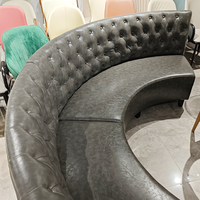 Meubles commerciaux Table à manger et chaise Discothèque Bar Sièges de stand de restaurant sectionnels en cuir en forme de S