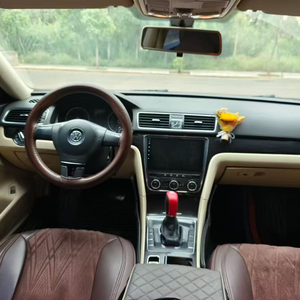 Bora Comfort Edition 2013, <span class=keywords><strong>berlina</strong></span> a benzina con motore 1.8L, cambio automatico, guida a sinistra, pneumatici R15, sedili in tessuto, interni in pelle, trazione anteriore. - Product Image 5