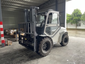 2.5-3.5 tấn DIESEL địa hình gồ ghề xe nâng 4WD ngoài trời off-road xe nâng với 3-6M nâng chiều cao với Cab tùy chọn điều hòa không khí - Product Image 3