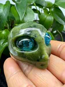 Crânes d'Aliens Sculptés en Cristal Naturel et Pierres Semi-Précieuses, Ornements en Cristal Sculpté pour la Décoration de Bureau - Product Image 5