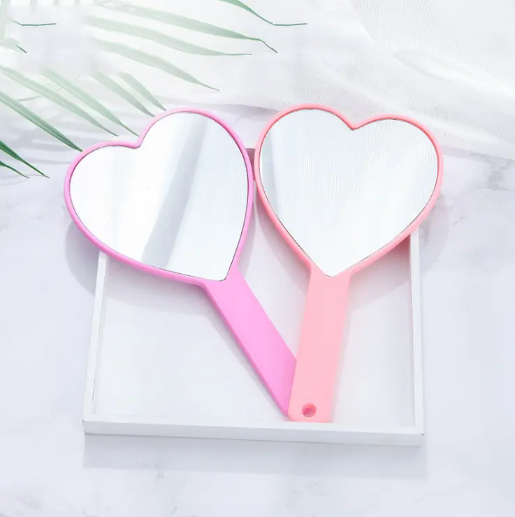 2022 New Arrival Hot Selling Vintage Personalized Trending Product With Custom Design Heart Shaped Makeup MirrorFor Lip Beauty