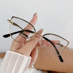 Mới đến phụ nữ xu hướng thời trang khối ánh sáng màu xanh photochromic Eyewear kim loại khung Cat <span class=keywords><strong>Eye</strong></span> kính quang học photogray Kính - Product Image 2