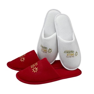 Chaussons d'hôtel de luxe personnalisés avec logo, en velours, doux et confortables, semelle antidérapante en EVA, bout fermé, pour spa, couple, rouge et blanc - Product Image 2