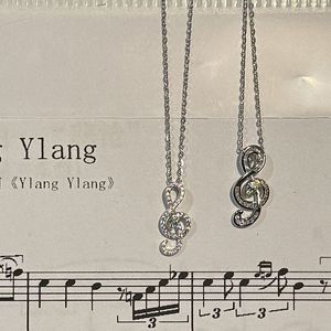 Collier ras du cou en argent pur S925 de style vintage italien, pendentif fin scintillant de luxe, vente en gros - Product Image 1