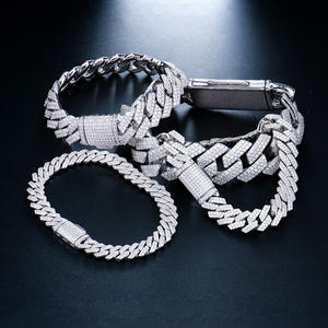 สร้อยข้อมือแบบ Cuban Link สำหรับผู้ชาย ประดับเพชร Mossanite ระดับ VVS ขนาด 10 มม.  งานเงินแท้ S925 จากโรงงาน  พร้อมเครื่องตรวจสอบเพชรแบบฮิปฮอป - Product Image 2