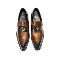 NA1014 Mocassins pour hommes en cuir verni à bride ornée de pierres, bout métallique pointu, talon épais, chaussures habillées à enfiler pour occasions formelles et de fête
