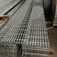 Grille en acier galvanisé de haute qualité pour couvercle de tranchée de drainage extérieur, grille de sol métallique robuste pour usage en parking et sur route